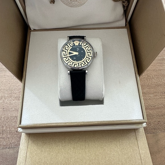 VERSACE
Greca Chic Quartz Black Women's Watch - Picture 11 of 11